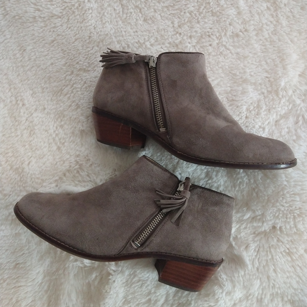 Vionic booties size 7.5